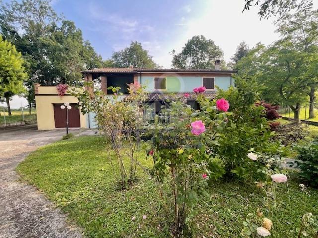 Villa Indipendente in vendita a Piacenza, Reggio Emilia