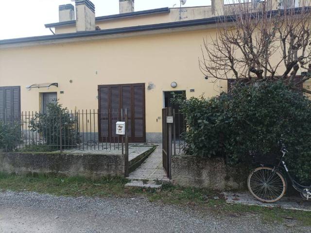 Villa Indipendente in vendita a Piacenza, Reggio Emilia