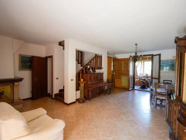 Villa Indipendente in vendita a Besurica, Piacenza