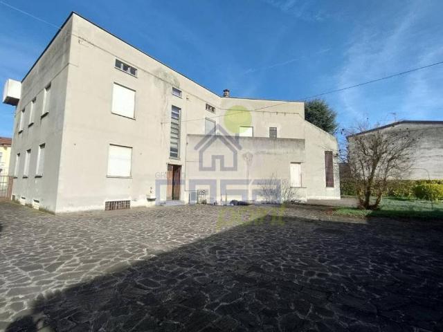 Villa Indipendente in vendita a Piadena, Lombardia