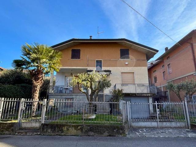 Villa Indipendente in vendita a Comunità montana della valle Camonica, Pian Camuno