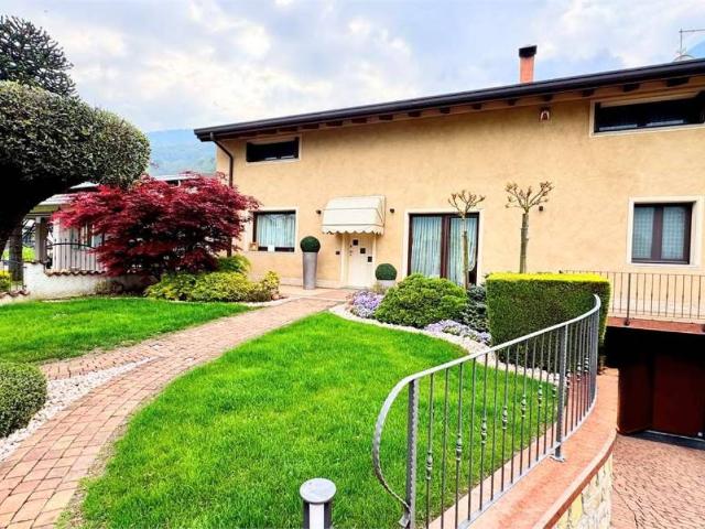 Villa Indipendente in vendita a Comunità montana della valle Camonica, Pian Camuno