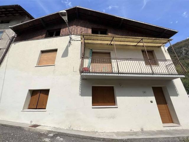 Villa Indipendente in vendita a Comunità montana della valle Camonica, Piancogno