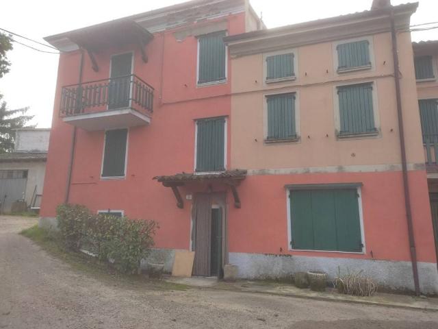Villa Indipendente in vendita a Nibbiano, Reggio Emilia