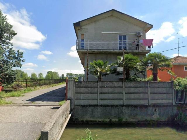 Villa Indipendente in vendita a Pianengo, Lombardia
