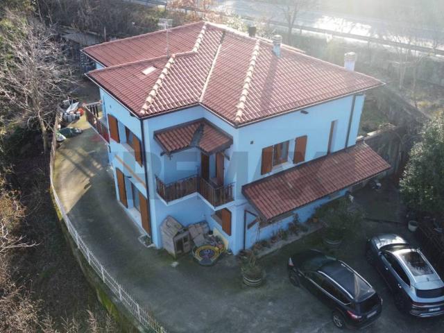 Villa Indipendente in vendita a Pianico, Lombardia