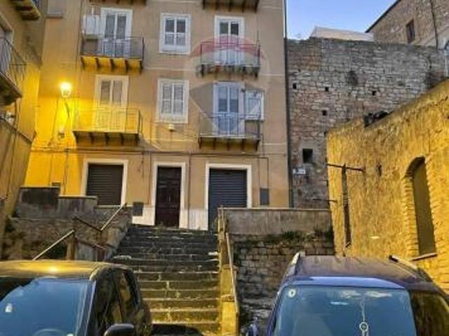 Villa Indipendente in vendita a Canali, Piazza