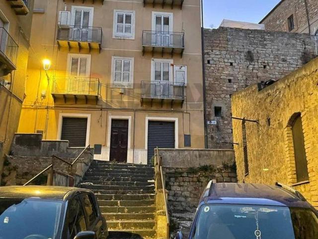 Villa Indipendente in vendita a Canali, Piazza