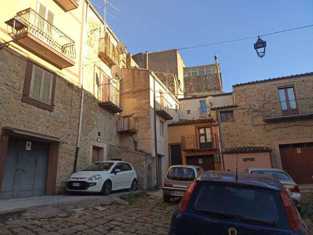 Villa Indipendente in vendita a Crocifisso, Piazza