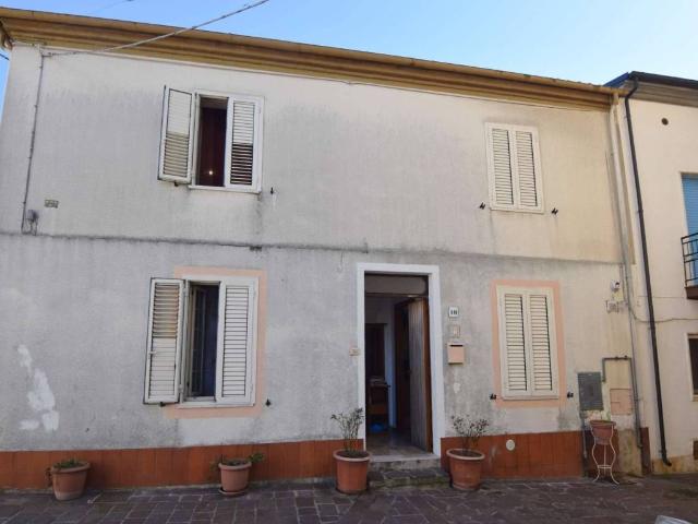 Villa Indipendente in vendita a Picciano, Abruzzo