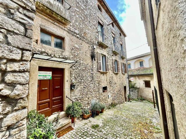Villa Indipendente in vendita a Pico, Lazio