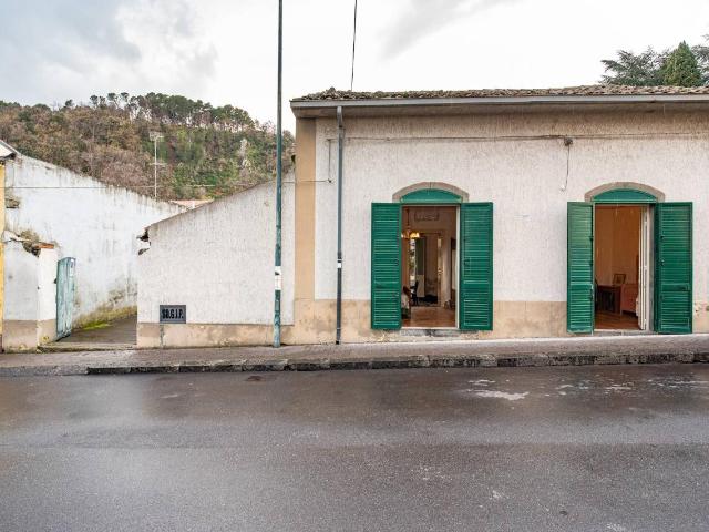 Villa Indipendente in vendita a Piedimonte Etneo, Sicilia