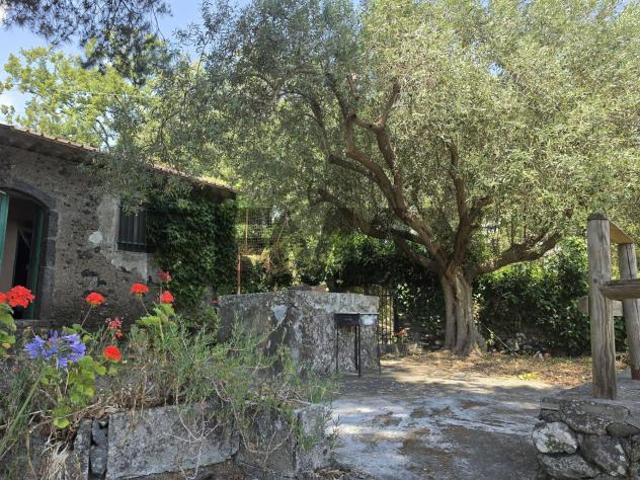 Villa Indipendente in vendita a Piedimonte Etneo, Sicilia