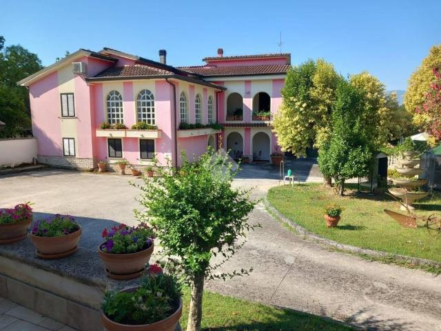 Villa Indipendente in vendita a Piedimonte San Germano, Lazio