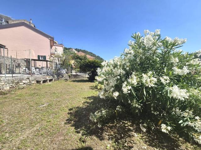 Villa Indipendente in vendita a Pietra Ligure, Liguria