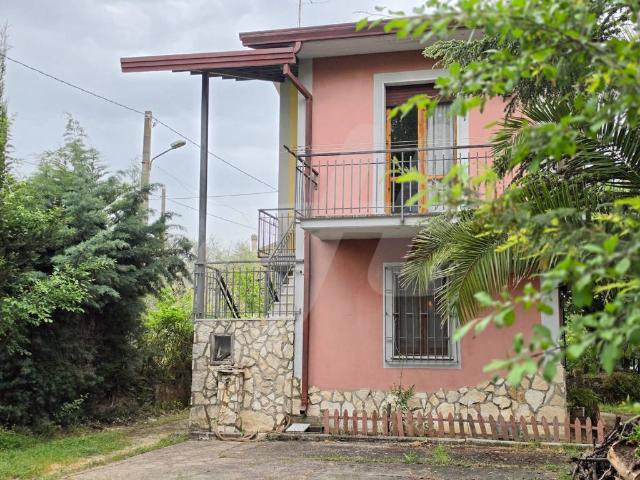 Villa Indipendente in vendita a Pietradefusi, Campania