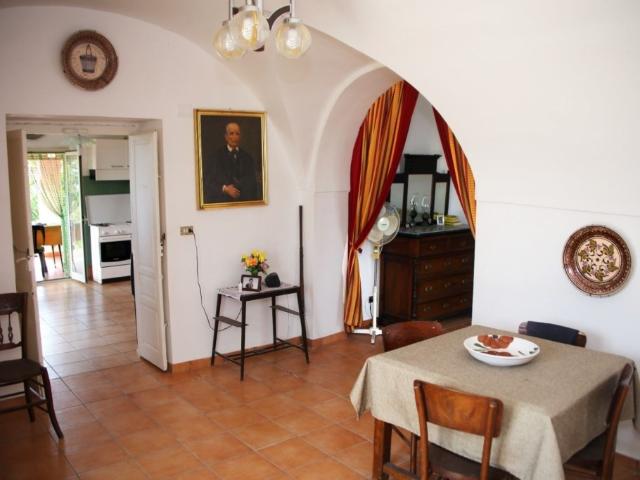 Villa Indipendente in vendita a Pietraperzia, Sicilia