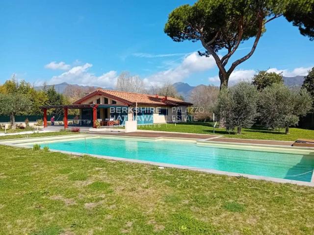 Villa Indipendente in vendita a Tonfano, Toscana