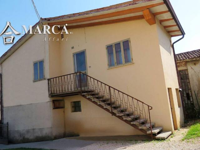 Villa Indipendente in vendita a Crespano Del Grappa, Veneto