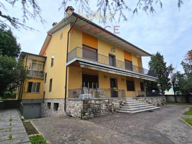 Villa Indipendente in vendita a Crespano Del Grappa, Veneto