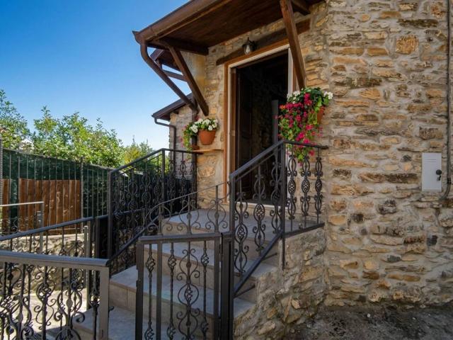 Villa Indipendente in vendita a Acquetico, Pieve di Teco