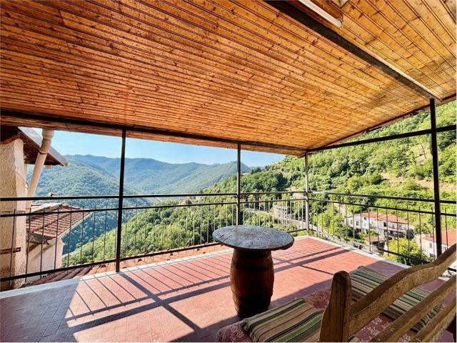 Villa Indipendente in vendita a Pieve Di Teco, Liguria