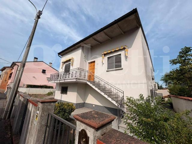 Villa Indipendente in vendita a Pieve D'olmi, Lombardia