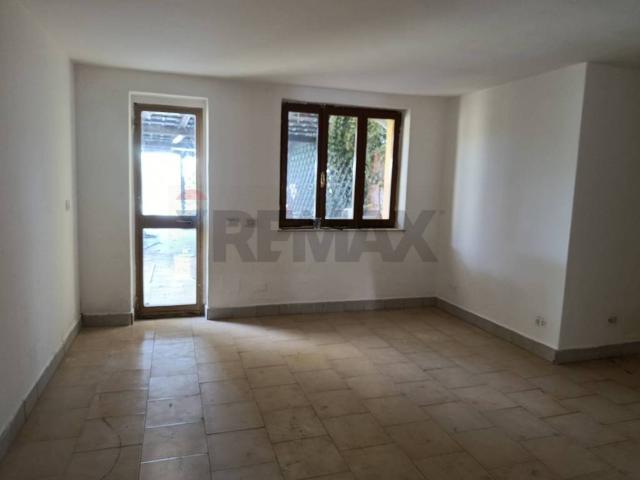 Villa Indipendente in vendita a Pieve Porto Morone, Lombardia