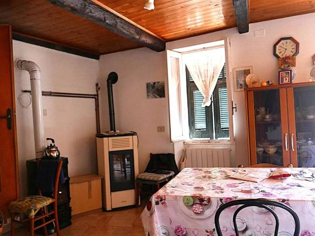 Villa Indipendente in vendita a Pigna, Liguria