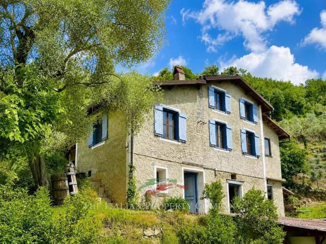 Villa Indipendente in vendita a Pigna, Liguria
