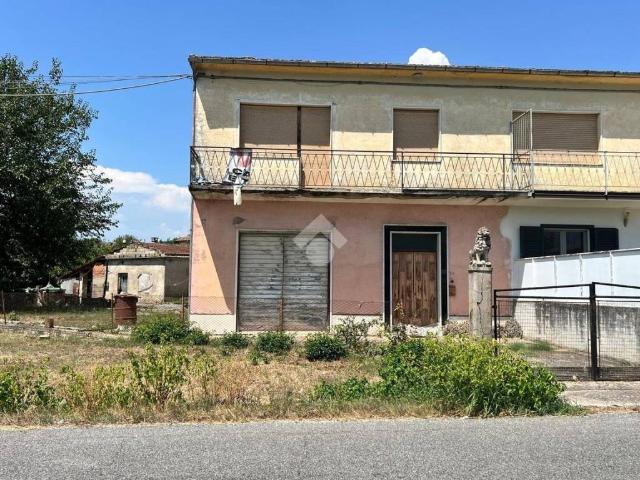 Villa Indipendente in vendita a Pignataro Interamna, Lazio