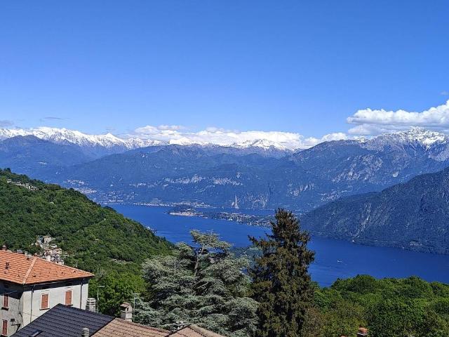 Villa Indipendente in vendita a Pigra, Lombardia