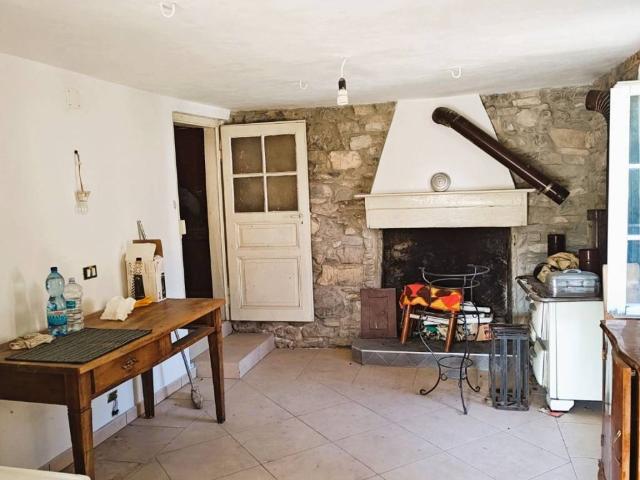 Villa Indipendente in vendita a Pigra, Lombardia
