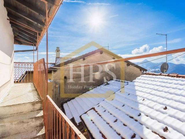 Villa Indipendente in vendita a Pigra, Lombardia