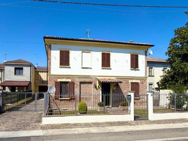 Villa Indipendente in vendita a Pinarolo Po, Lombardia