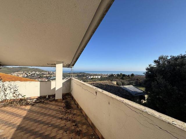 Villa Indipendente in vendita a Seconda Zona P.E.E.P., Pineto