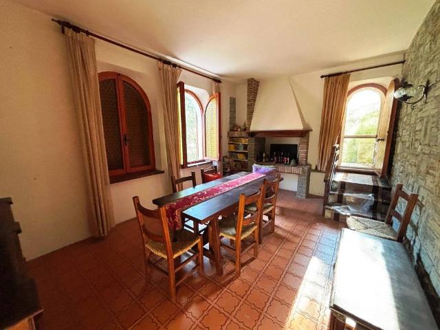 Villa Indipendente in vendita a Pioraco, Macerata