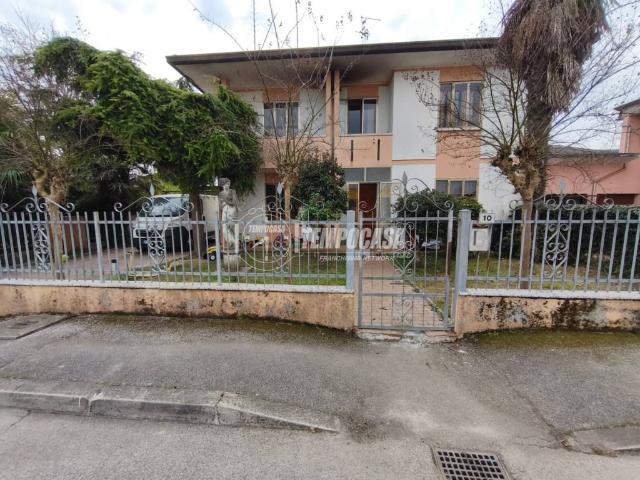 Villa Indipendente in vendita a Quartiere Sant'Anna, Piove Di Sacco