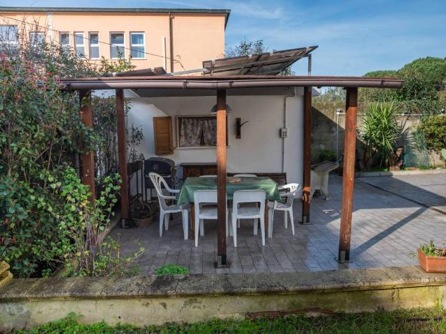 Villa Indipendente in vendita a Porta a Lucca, Pisa