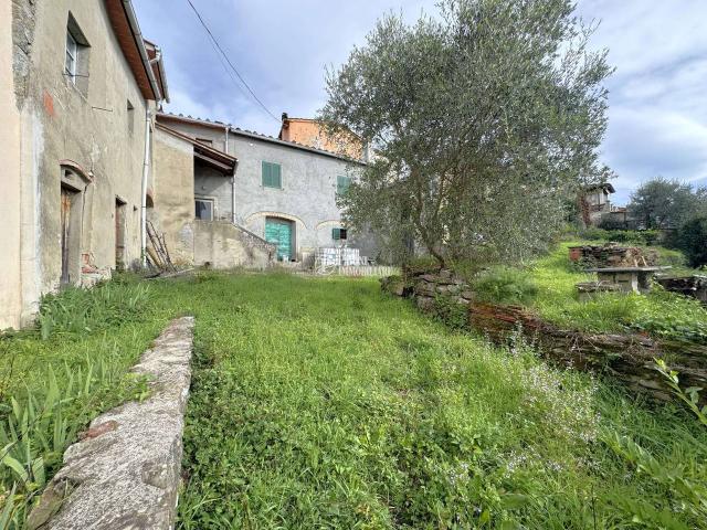 Villa Indipendente in vendita a Il Pettirosso, Pistoia