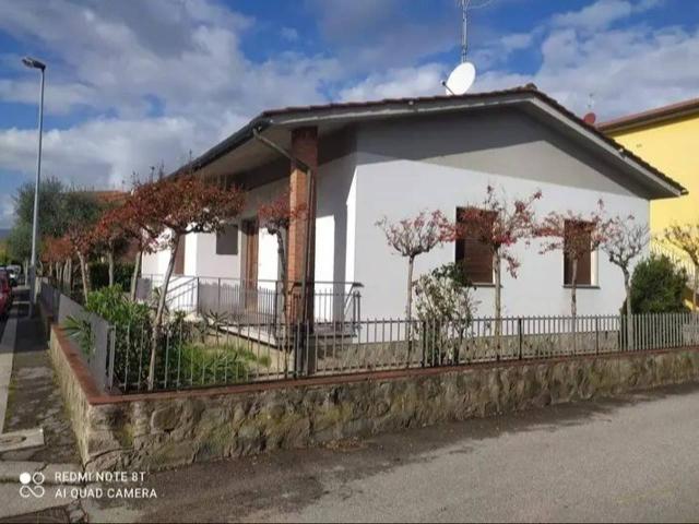 Villa Indipendente in vendita a Lo Sperone, Pistoia