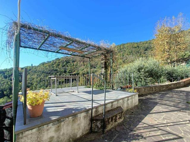 Villa Indipendente in vendita a Pistoia, Toscana