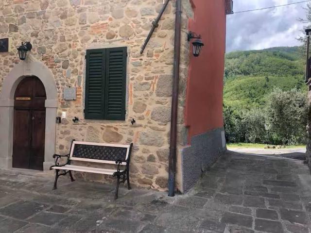 Villa Indipendente in vendita a Le Grazie, Pistoia