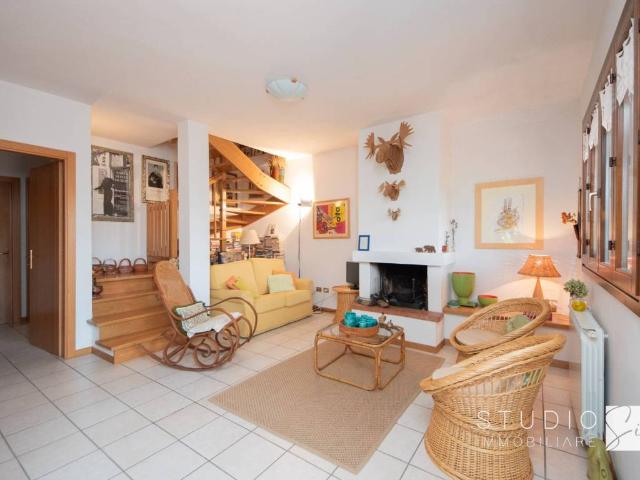 Villa Indipendente in vendita a Cireglio, Pistoia