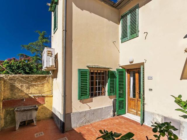 Villa Indipendente in vendita a Pontelungo, Pistoia