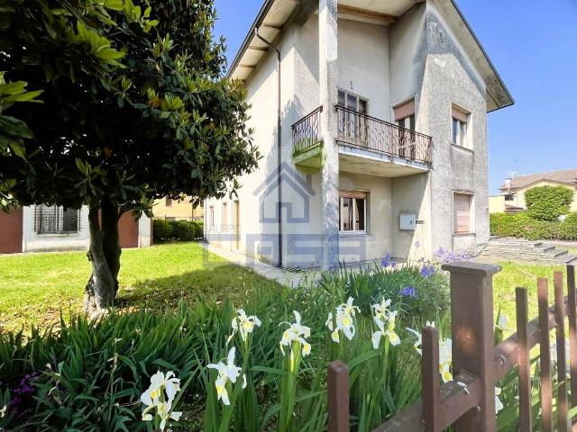 Villa Indipendente in vendita a Piubega, Lombardia