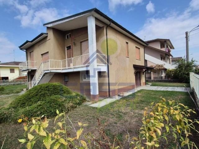Villa Indipendente in vendita a Pizzighettone, Lombardia