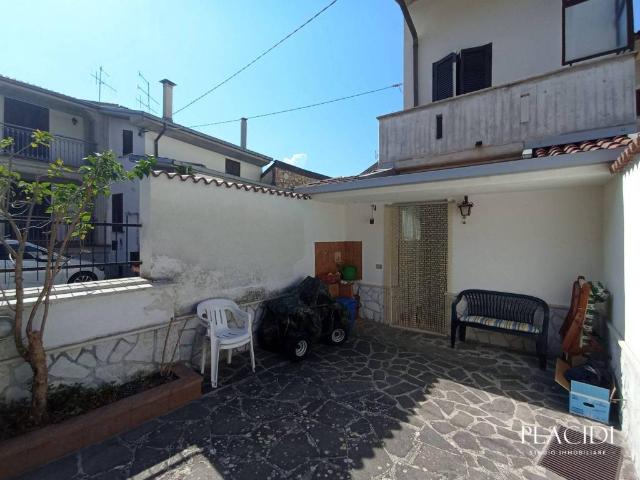 Villa Indipendente in vendita a Pizzoli, Abruzzo