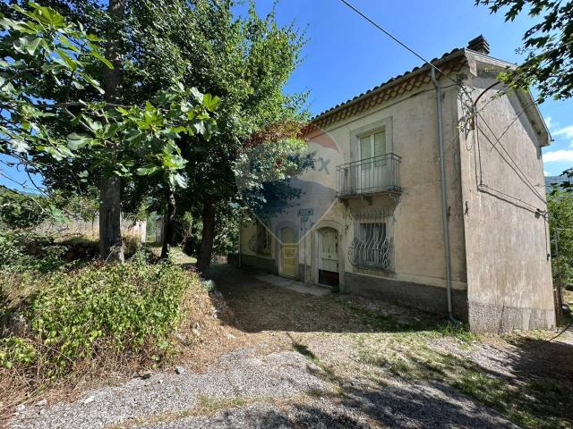 Villa Indipendente in vendita a Pizzone, Molise