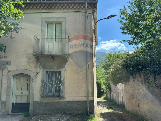 Villa Indipendente in vendita a Pizzone, Molise